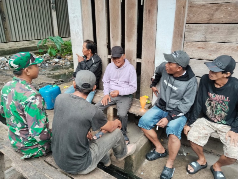 Serda Denny Susanto: Babinsa Tegas dalam Menghimbau Warga untuk Tidak Membakar Hutan dan Lahan