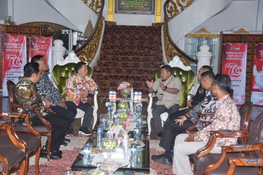 Terima Silaturahmi Bawaslu, Pjs Bupati Bengkalis Minta ASN dan Kades Jaga Netralitas