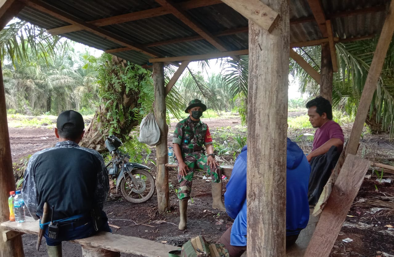 Babinsa Sungai Bela Koramil 04/ Kuindra Melaksanakan Komunikasi Sosial Bersama Warga Binaan