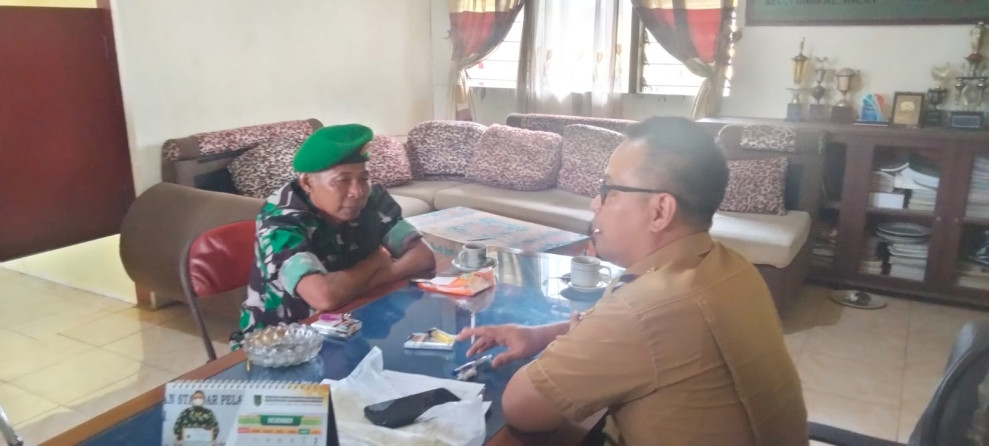 Ciptakan Hubungan Yang Harmonis, Danramil 07/Reteh Gelar Temu Ramah Bersama Camat Reteh