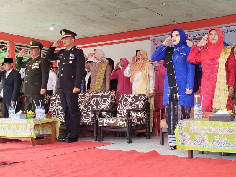 Kapolsek Gaung Anak Serka Dan Personil Mengikuti Upacara HUT RI Ke-79 Tingkat Kecamatan Gaung Anak Serka