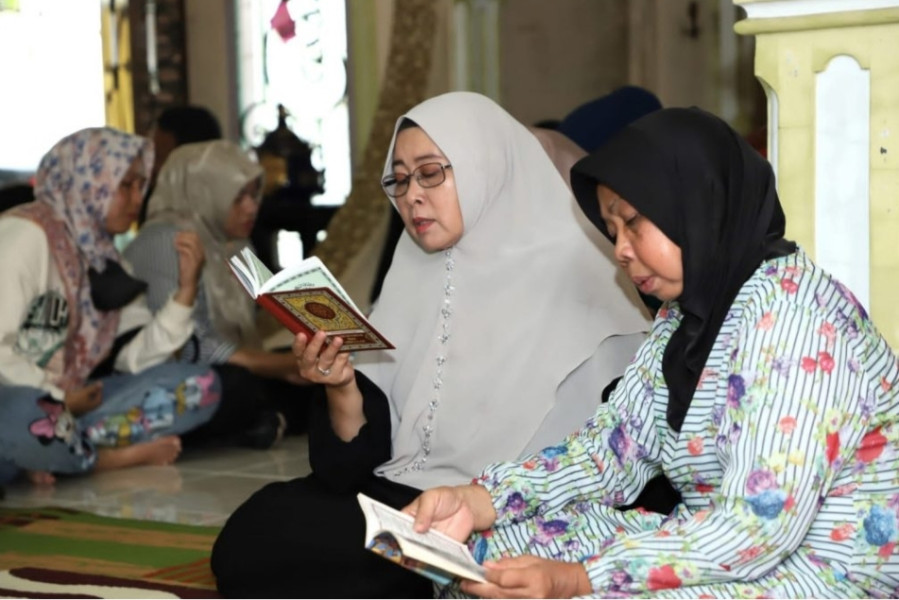 Turut Berduka Yang Mendalam, Hj Zulaikhah Wardan Takziah ke Rumah Salah Satu Pengurus Dekranasda