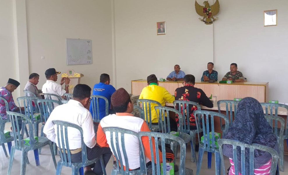 Babinsa 03/Tpl Hadiri Rapat Persiapan Perekrutan Turnamen Sepakbola Kec. Tempuling Dalam Rangka Bupati Cup Tahun 2024