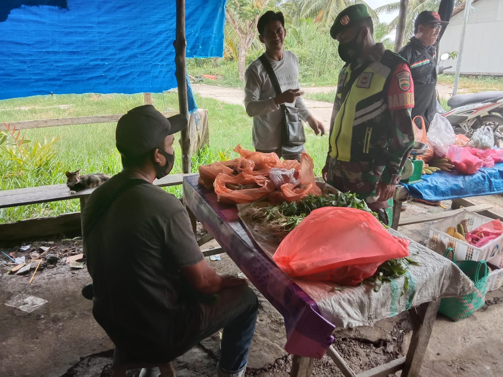 Rutin Tegakkan Protkes, Babinsa Koramil 04/Kuindra Harapkan Masyarakat Semakin Patuh