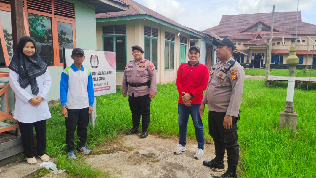 Kanit Samapta Bripka Ronald.M dan Kasium Bripka Iwan.R Melaksanakan Giat Patroli Roda Dua ke Kantor PPK Gaung Jelang Pemilu 2024
