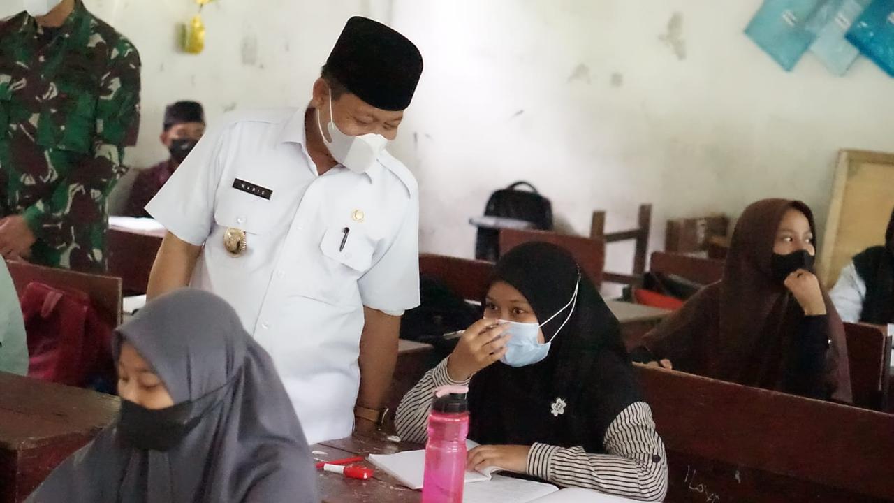 Monitoring PTM Terbatas, Plt Wali Kota Tanjungbalai Ingatkan Tenaga Pendidik dan Siswa Patuhi Prokes