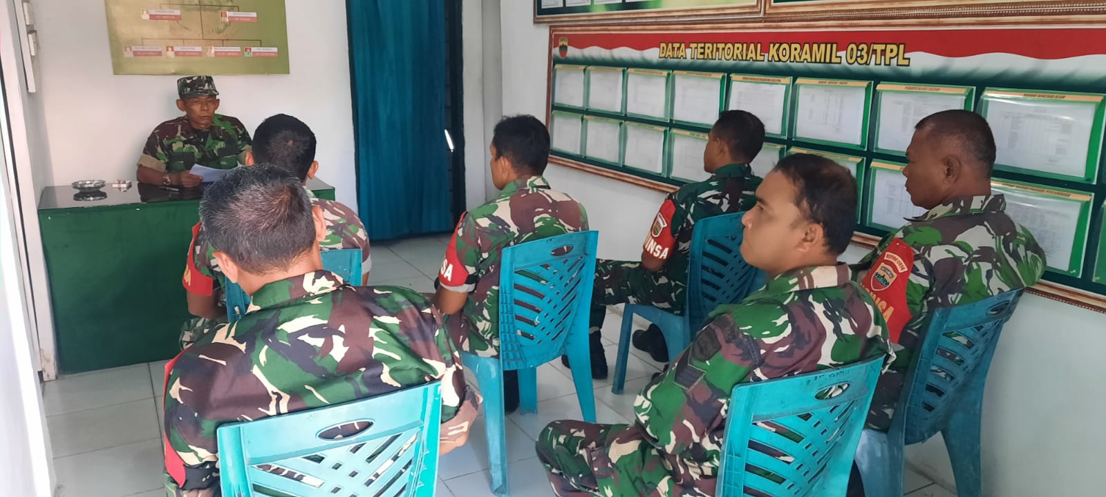 Danramil berikan JamDan kepada Anggota Koramil.