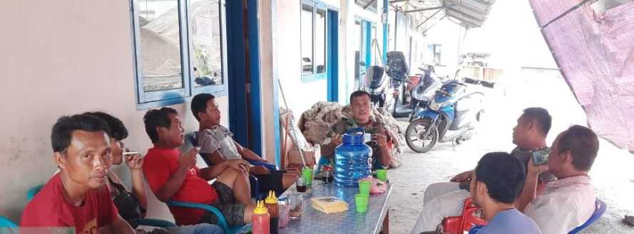 Babinsa 03/Tpl Melaksanakan Komsos Dengan Tokoh Pemuda Di Desa Binaannya