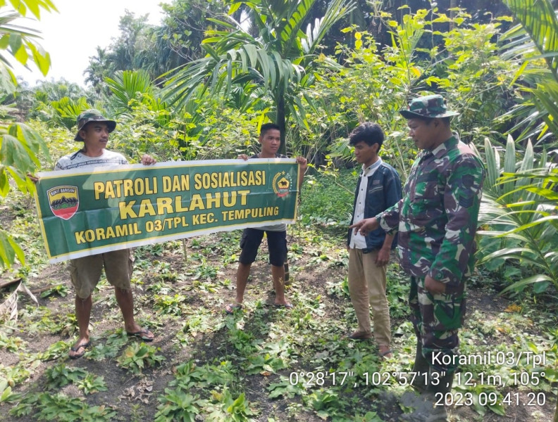 Mesti Lebaran Idul Fitri, Babinsa Koramil 03/Tpl Tetap Laksanakan Patroli Karhutla