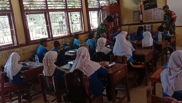 Babinsa Koramil 09/Kemuning: Pendampingan Secara Rutin Kepada Tim SPPG untuk Meningkatkan Kualitas Gizi Masyarakat