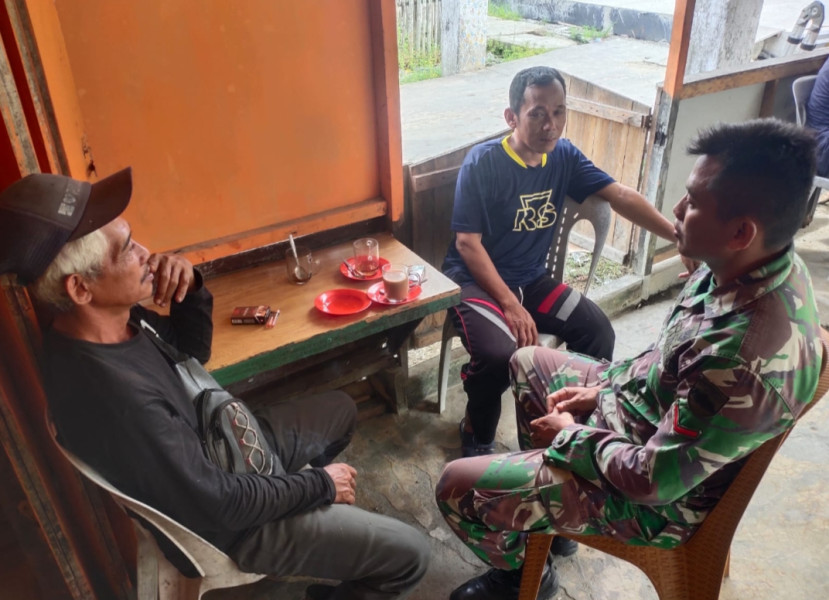 Kopda Irawan Lakukan Komsos, Tingkatkan Hubungan TNI-Masyarakat