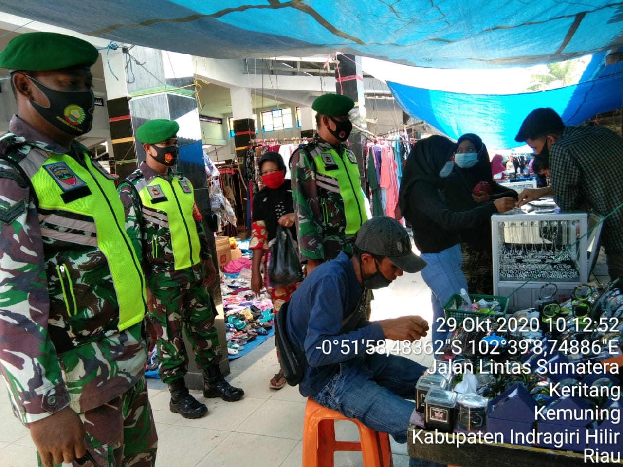 Keritang Hulu Jadi Sasaran, Koramil 09/Kemuning Kodim 0314/Inhil Lakukan Penegakan Prokes