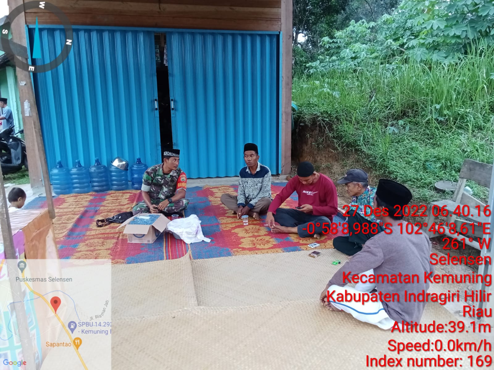 Babinsa Koramil 09/Kemuning Tetap Turun Ke Wilayah Laksanakan Komsos