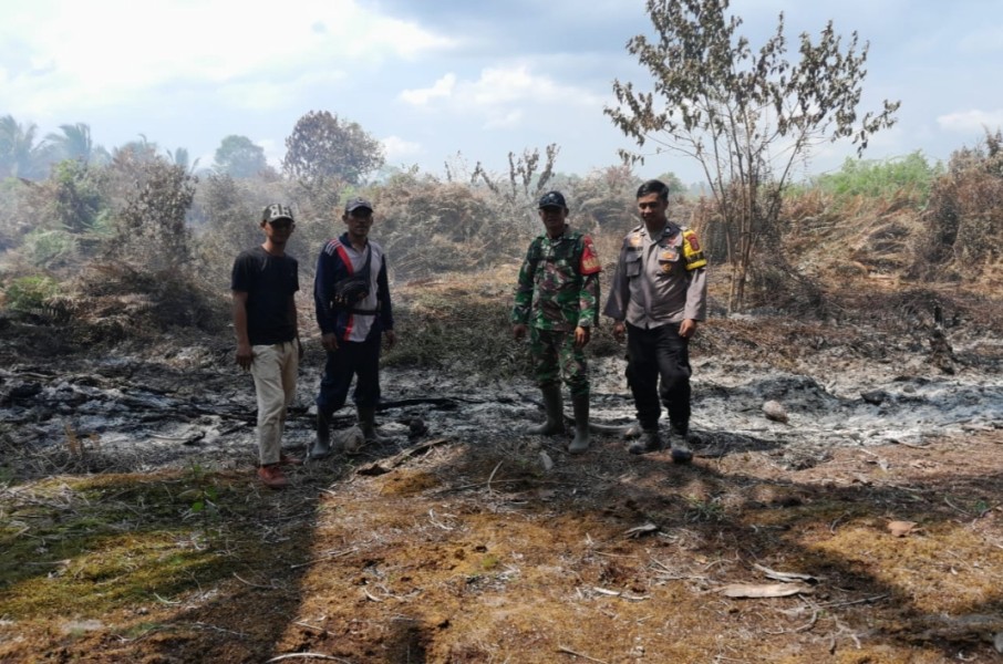 Babinsa Koramil 05/Gas Laksanakan Pendinginan Karlahut di Desa Belantaraya