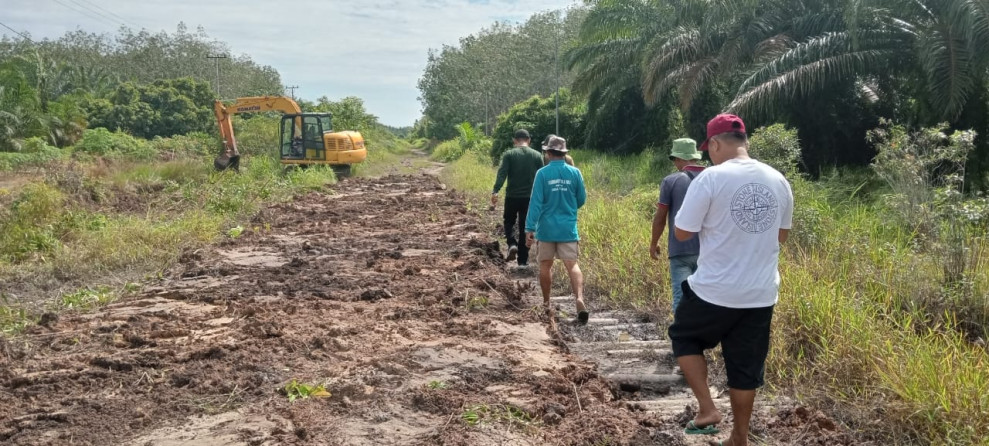 Masyarakat Dusun Hutan Samak Desa Titi Akar Ucapkan Terima Kasih Kepada Dinas PUPR Bengkalis Masyarakat Dusun Hutan Samak Desa Titi Akar Ucapkan Terima Kasih Kepada Dinas PUPR Bengkalis