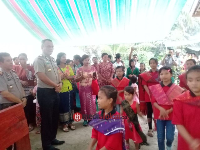 Kapolres Inhil Sambangi dan Jalin Tali Asih dengan Umat Kristen Dusun Tua Kemuning