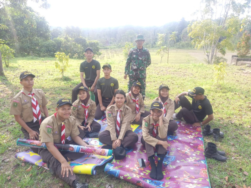 Babinsa Koramil 04/Kdr Dampingi Anak Pramuka Perkemahan