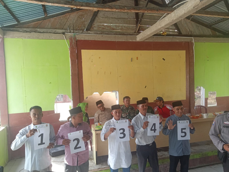 Danramil 09/Kemuning Dampingi Pencabutan Nomor Urut Kepala Desa Nusantara Jaya