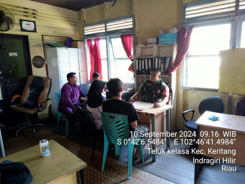 Babinsa Kopda Bambang Widiarso Berikan Informasi Kepada Masyarakat Terkait Pilkada