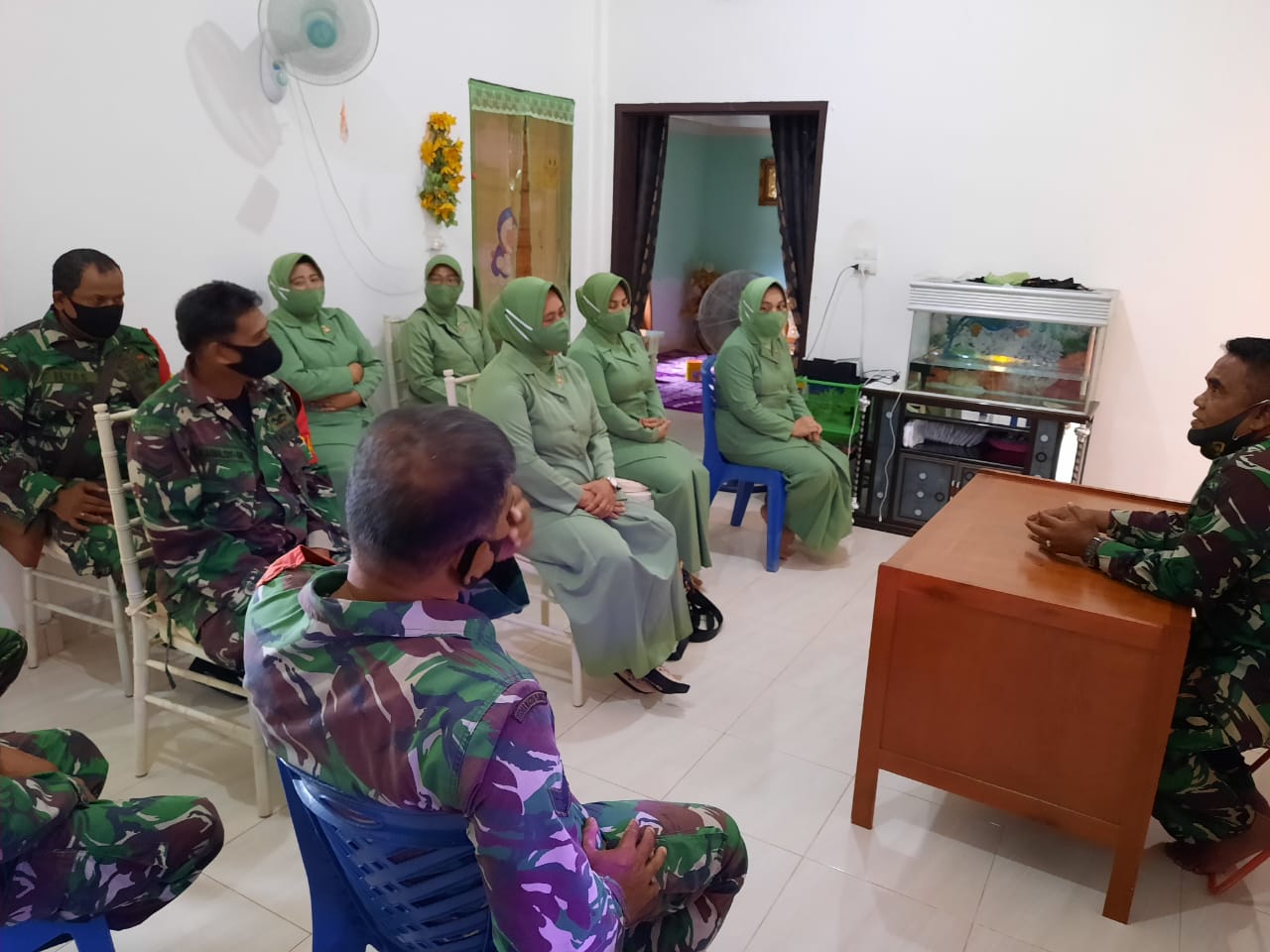 Jam Komandan, Danramil 04/Kuindra Ajak Anggota Bijak Gunakan Media Sosial