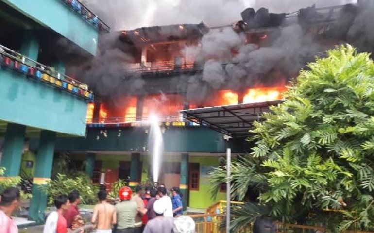 Pesantren di Jayapura Ludes Terbakar, Puluhan Santri Dipulangkan