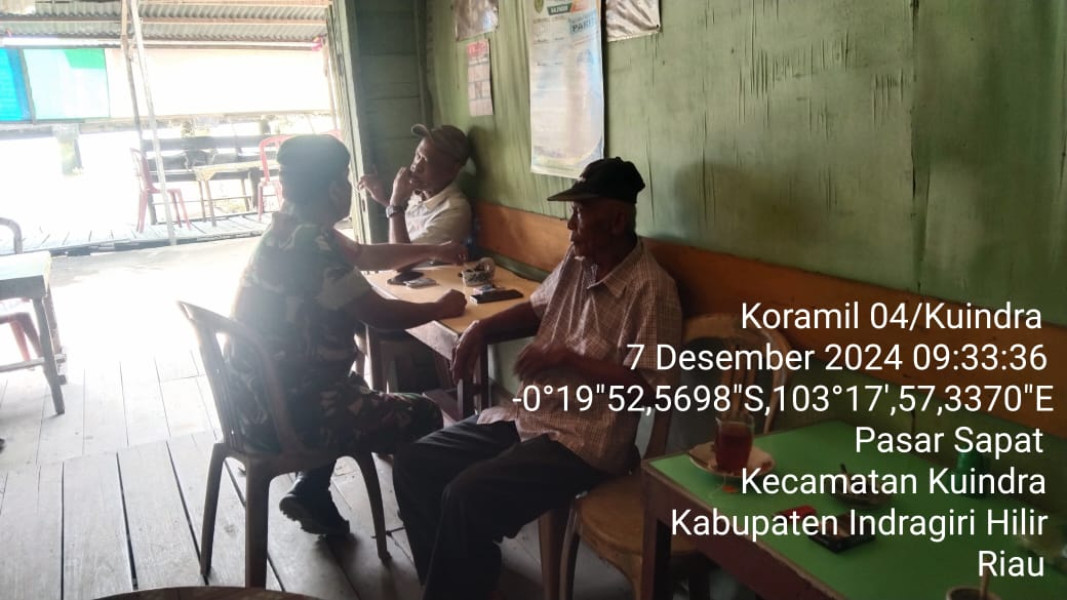 Babinsa Koramil 04/Kuindra Gelar Komsos, Perkuat Persatuan dan Kesatuan Bangsa di Kelurahan Sapat