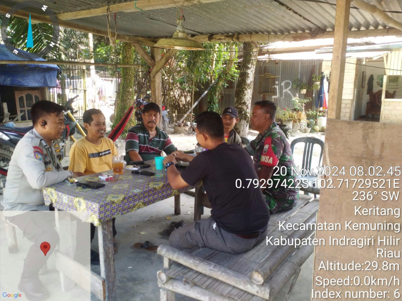 Tingkatkan Rasa Kekeluargaan Jelang Pilkada Bersama Babinsa Koramil 09/Kmg