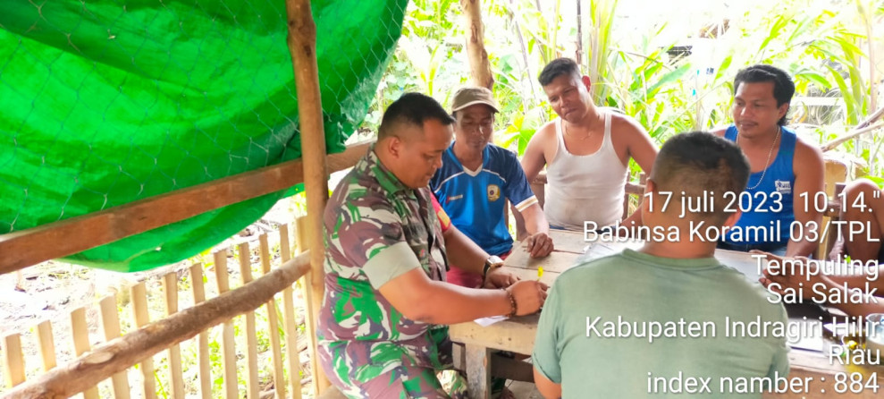 Babinsa Koramil 03/Tempuling Tingkatkan Kewaspadaan Saat Bepergian Meninggalkan Rumah