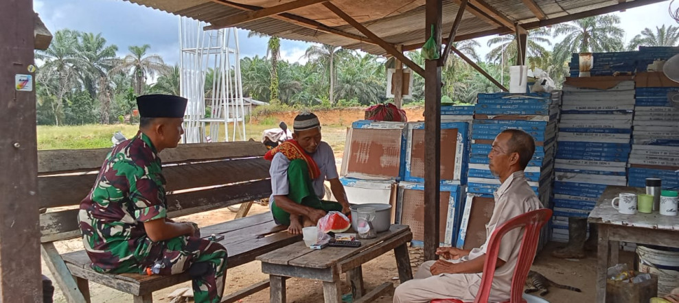 Melalui Komsos, Babinsa Koramil 09/Kmg Terus Jalin Kerjasama yang Erat Bersama Masyarakat