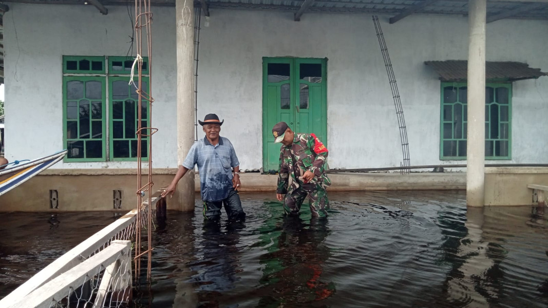 Babinsa Koramil 05/Gas Terus Memantau Ketinggian Air Di Wilayah Binaan