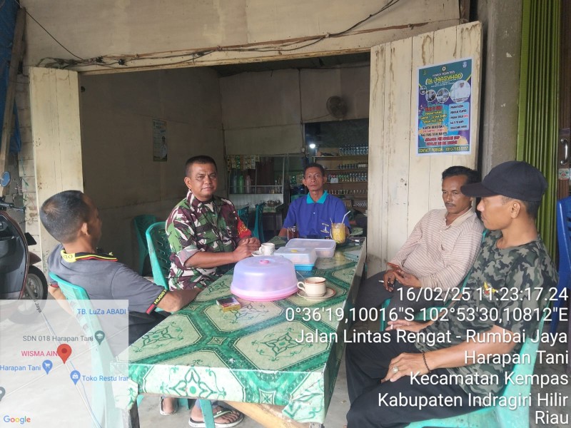 Babinsa Koramil 03/Tpl Komsos bersama Warga Binaan, Sembari Pantau Wilayah