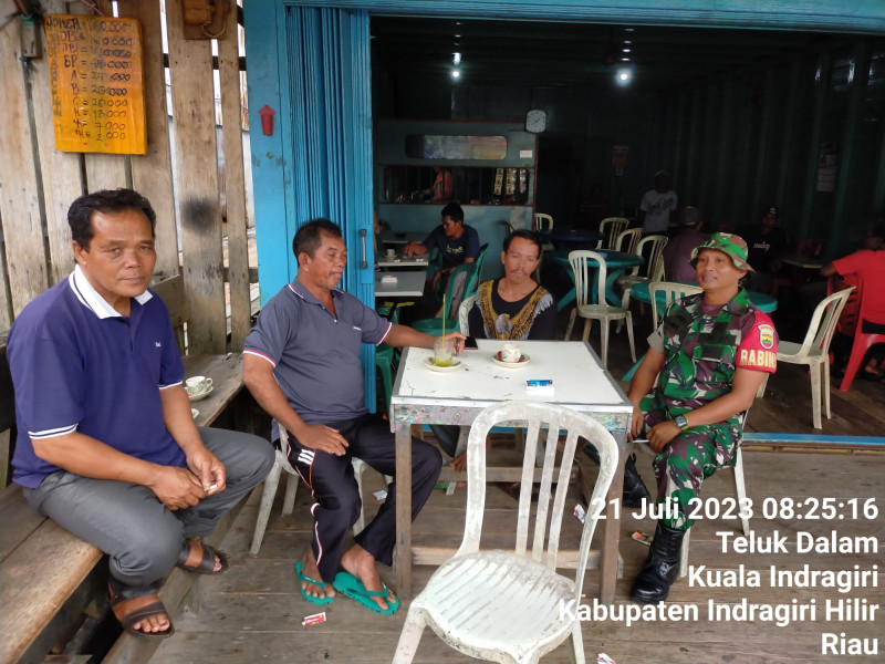 Babinsa Koramil 04/Kuindra Bersama Pelajar Untuk Saling Bahu Membahu Antar Sesama