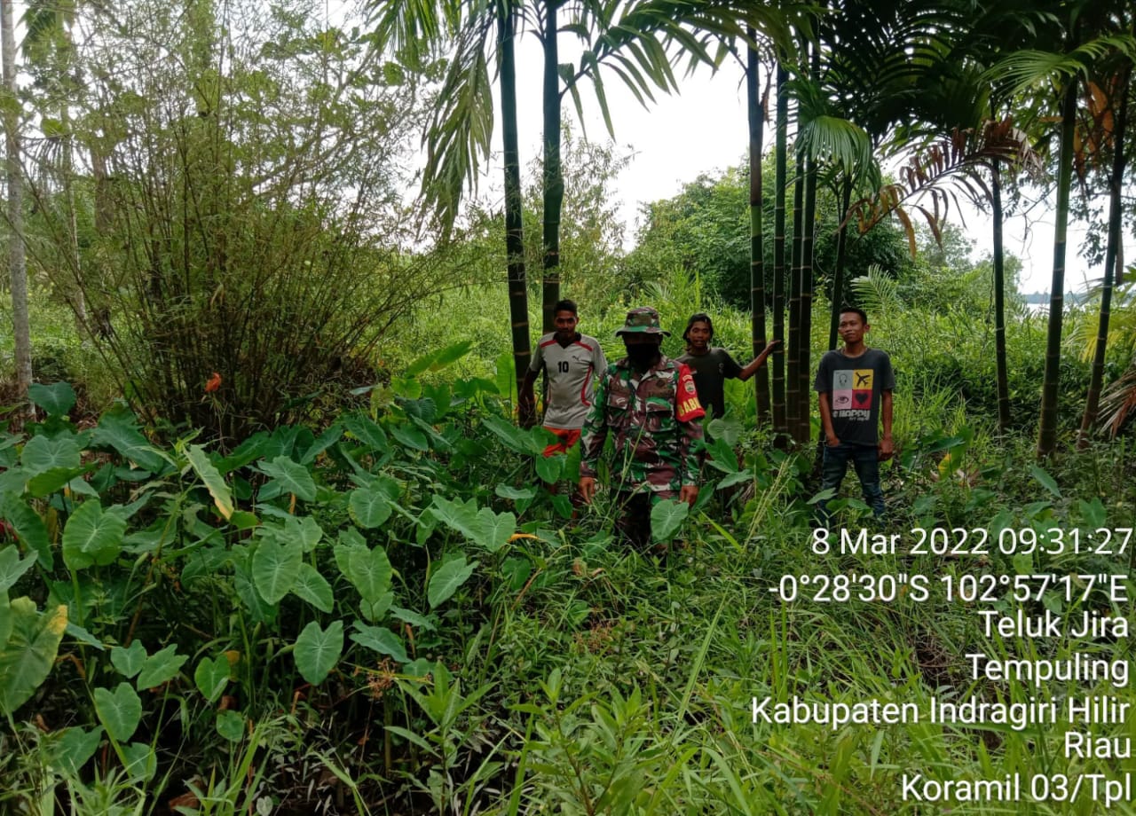 Sertu Maihasan Babinsa Koramil 03/Tempuling Patroli Karlahut Bersama MPA