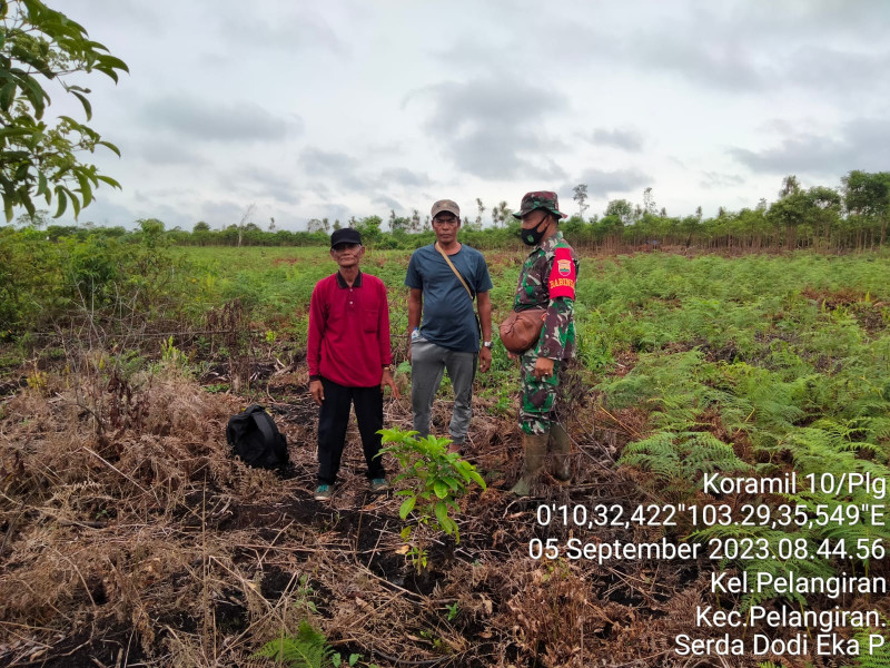 Dengan Musim Kemarau, Babinsa Koramil 10/Pelangiran Waspadai Karhutla