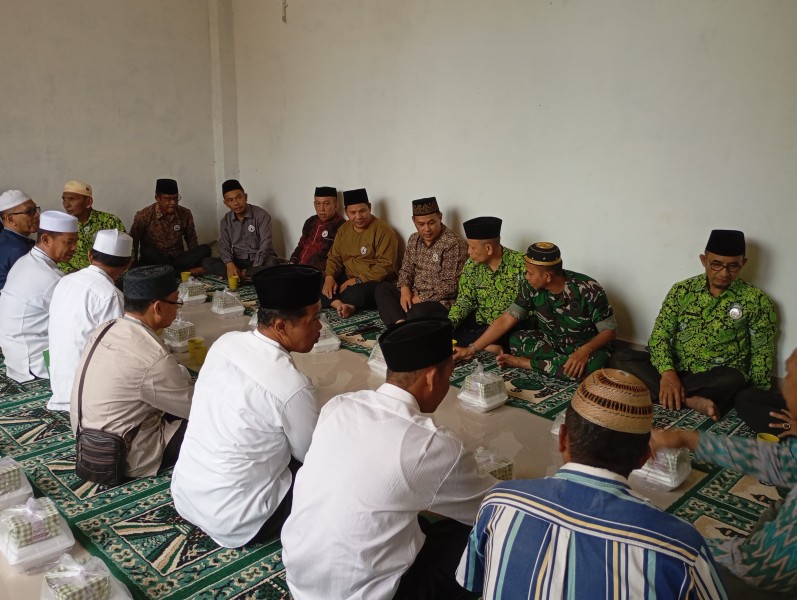 Komsos Babinsa Koramil 07/Reteh: Upaya Meningkatkan Kerukunan Masyarakat