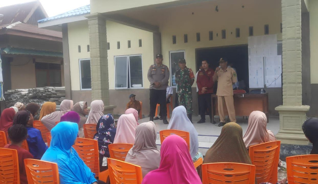 Babinsa Koramil 03/Tpl Dampingi Penyaluran BLT Dana Desa Tahun 2023