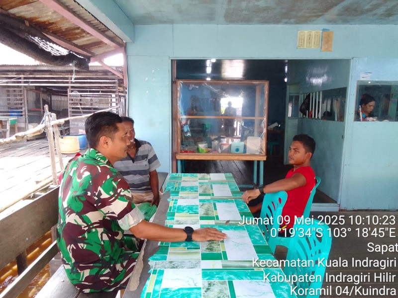 Komsos di Kelurahan Sapat, Babinsa Koramil 04/Kuindra Komit Jaga Hubungan dengan Warga