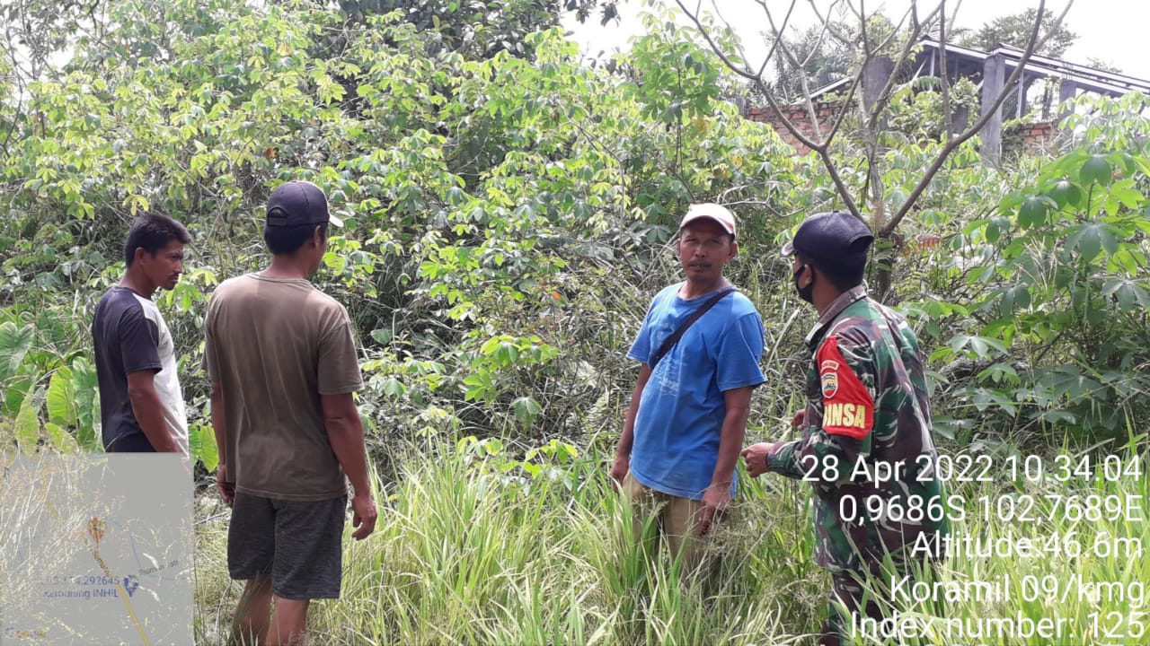 Patroli dan Sosialisasi Karlahut Oleh Sertu Syamsu Rizal Nasution di Seputaran Kelurahan Selensen