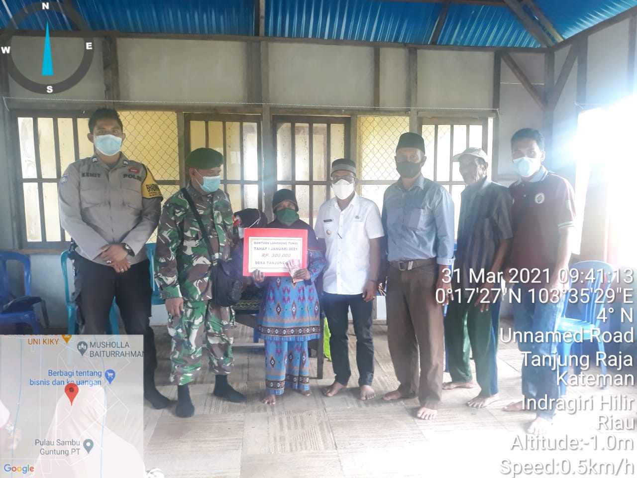 Babinsa Koramil 06/Kateman Dampingi Penyaluran BLT di Desa Tanjung Raja