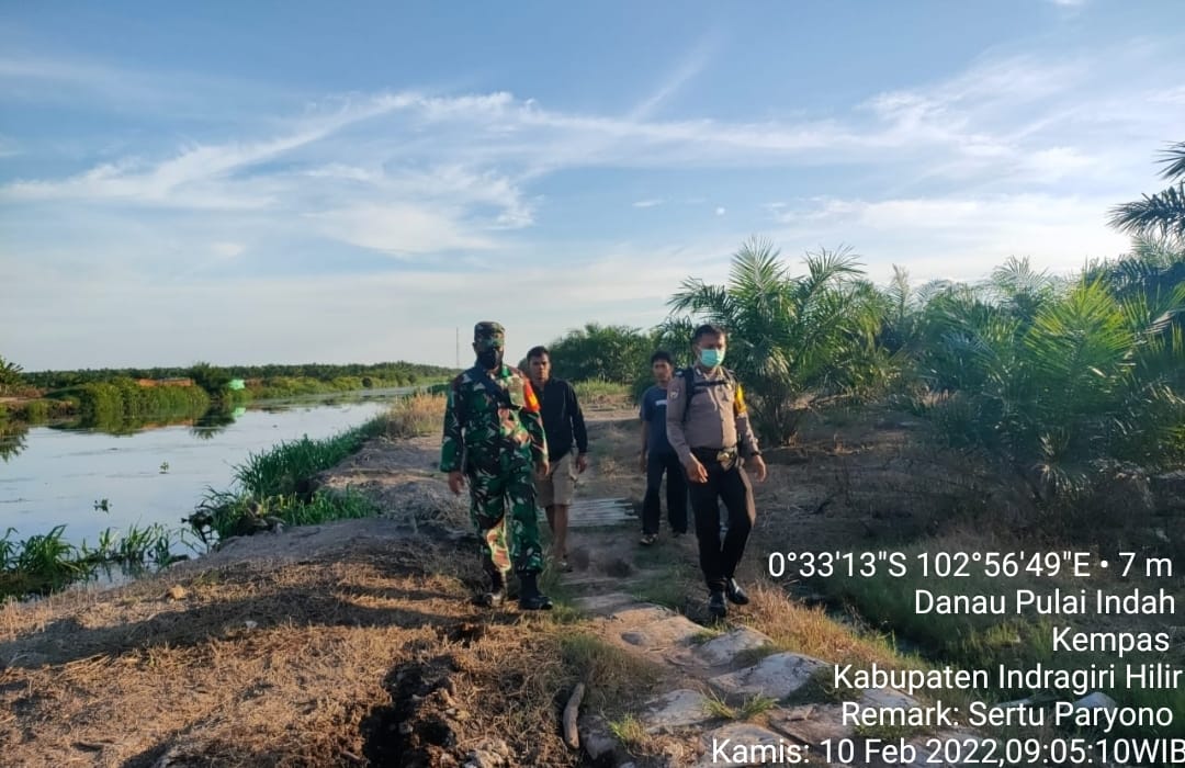 Babinsa Koramil 03/Tempuling, Bhabinkamtibmas Dan Mpa Laksanakan Patroli Karlahut Di Desa Binaan