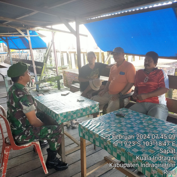 Melalui Komsos, Babinsa Koramil 04/Kuindra Optimalkan Keamanan dan Ketertiban di Binaan