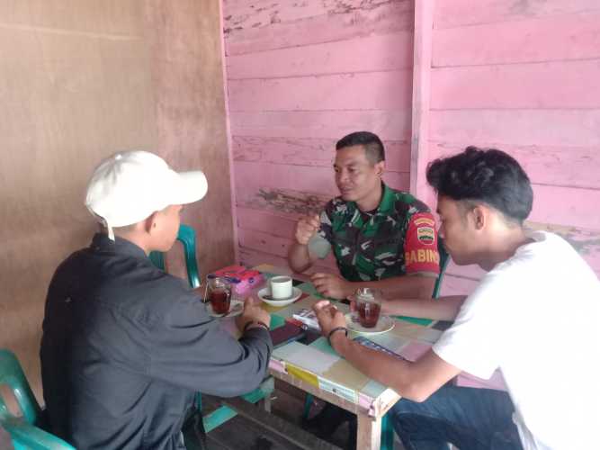 Babinsa Koramil 04/Kuindra Bersama Pemuda Lakukan Sosialisasi Komcad