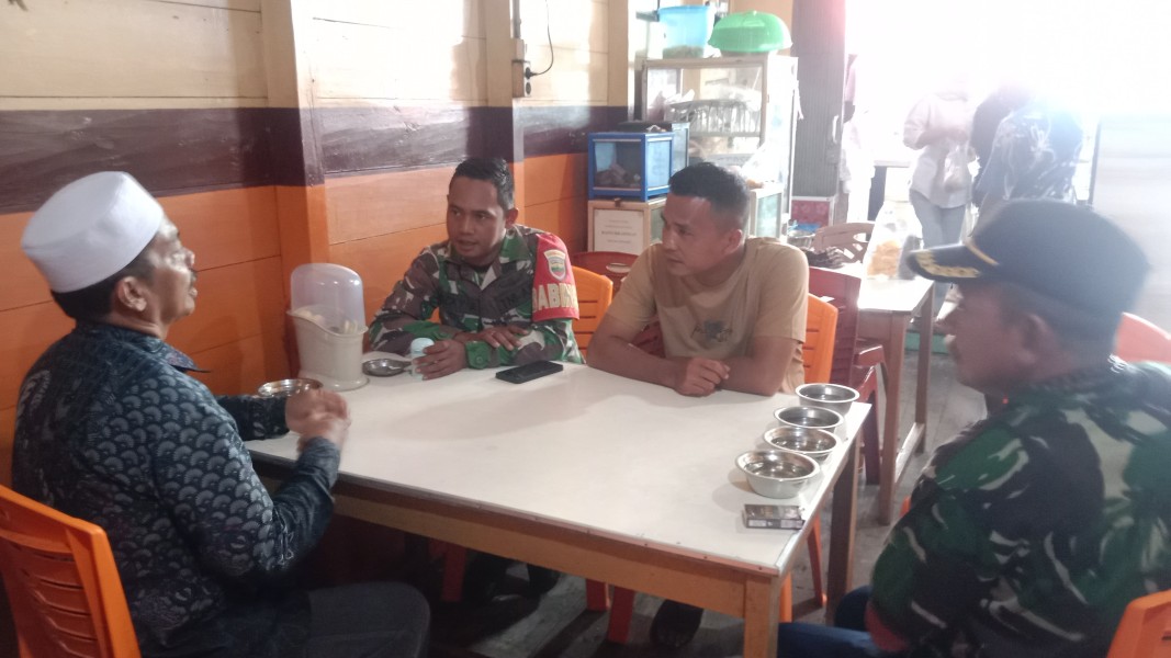 Jalin Kerjasama yang Baik, Babinsa Koramil 05/Gas Serda Riky Gelar Komsos Bersama Masyarakat