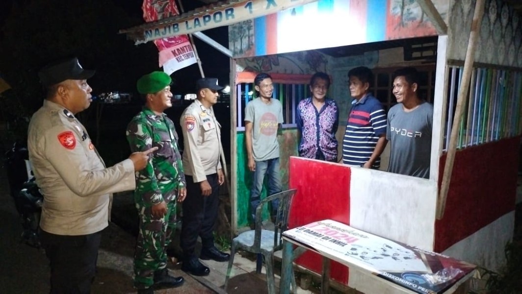 Polsek Tempuling dan Koramil 03/ Tempuling Gelar Patroli Bersama Masyarakat Menjaga Negeri