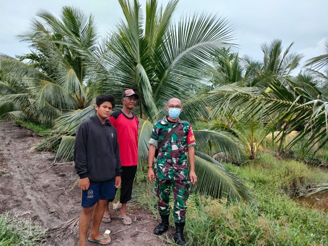 Sosialisasi Karhutla Bersama Babinsa Koramil 04/Kuindra