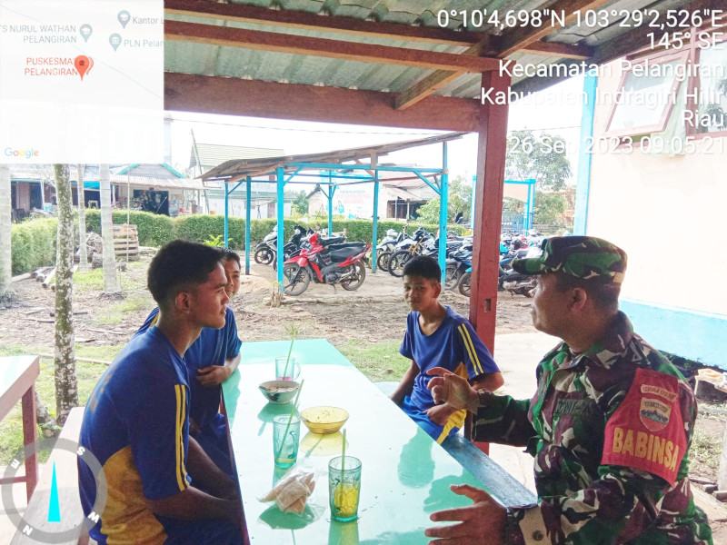 Babinsa Koramil 10/Pelangiran Menyampaikan Kepada Para Siswa SMP Negeri 1 Pelangiran Untuk Bijak Salam Bermedia Sosial