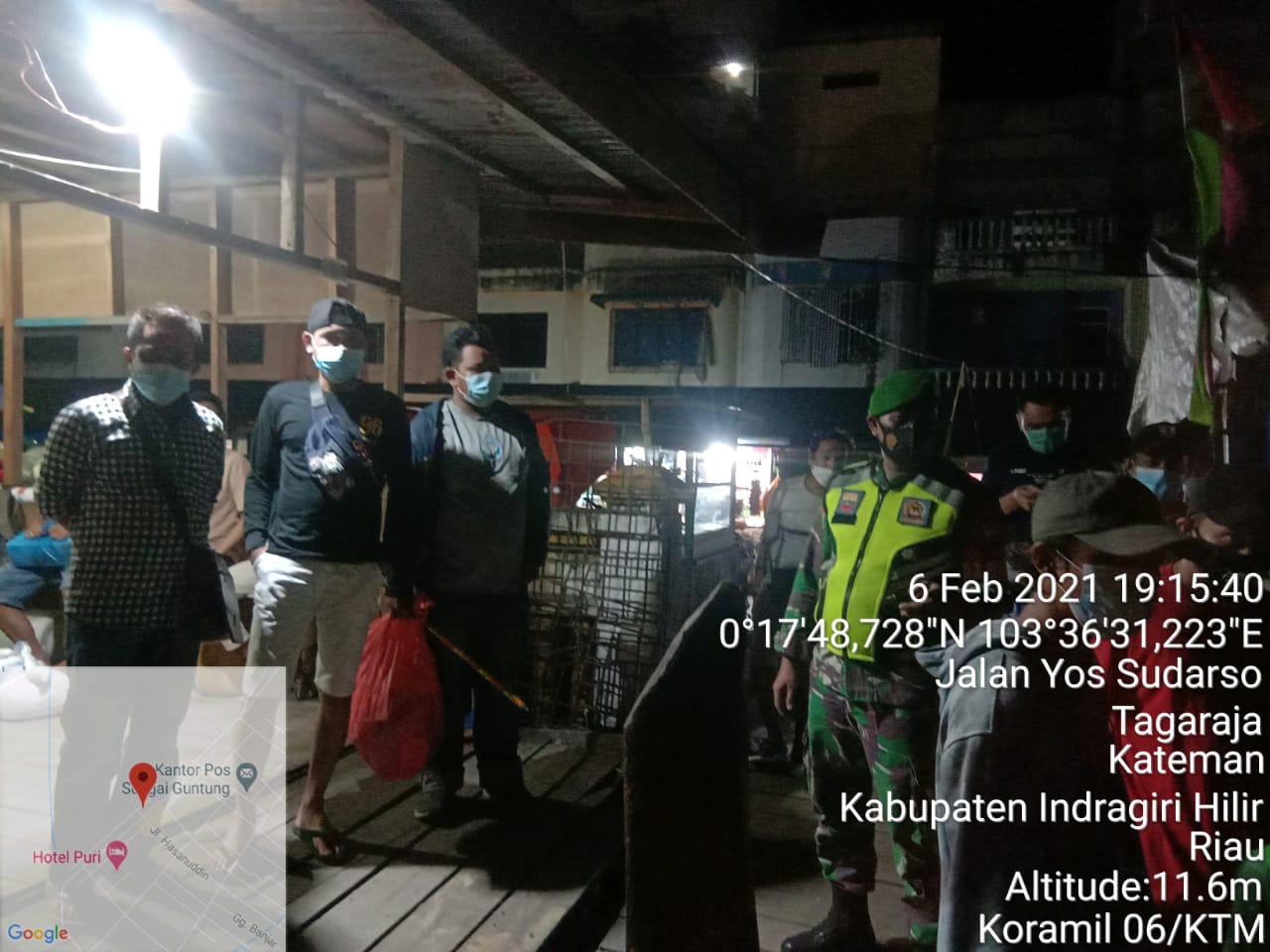 Malam Hari, Babinsa Koramil 06/Kateman Lakukan Gakplin di Pasar Tagaraja