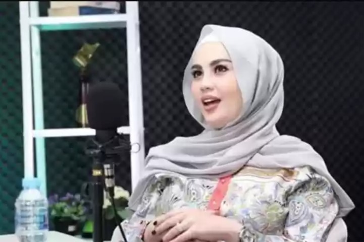 Jennifer Dunn Diisukan sebagai Istri Ketiga Almarhum Uje, Begini Penjelasan Sahabat