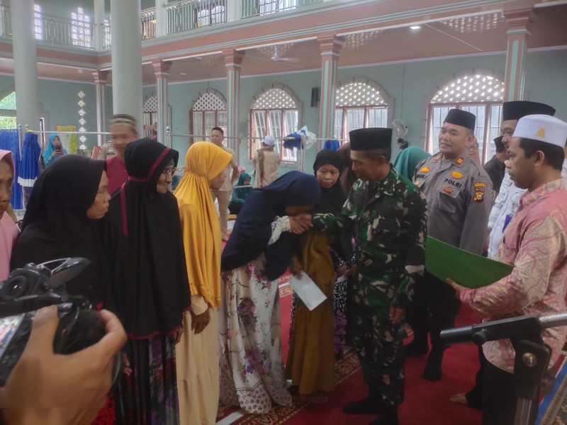 Wujudkan Silaturahmi, Babinsa Dampingi Pj Bupati Inhil Dalam Safari Ramadhan