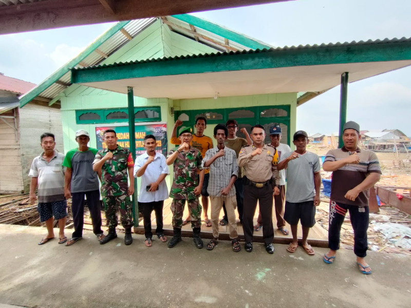 Ucap Syukur Oleh Warga Akhirnya Selesai Sudah Bedah Rumah RTLH Oleh Anggota Koramil 04/Kdr Di Desa Perigi Raja